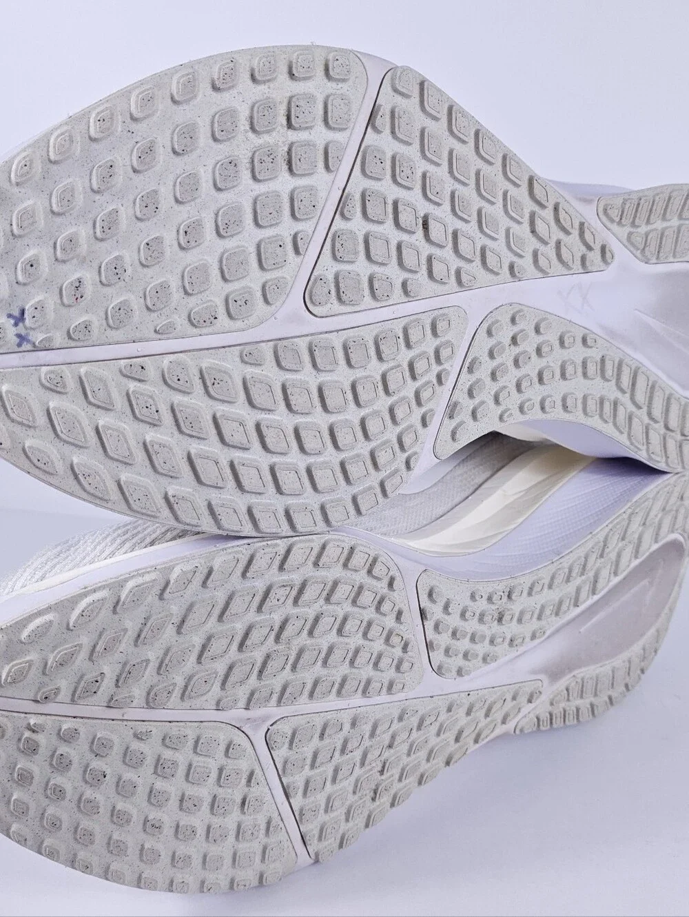 Nike Vomero 17 Mens 11.5 Max Cushion Neutral Road Running Shoes White ZoomX